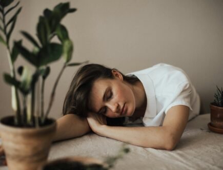 pexels valeria ushakova 603898 3094210 persona stanca