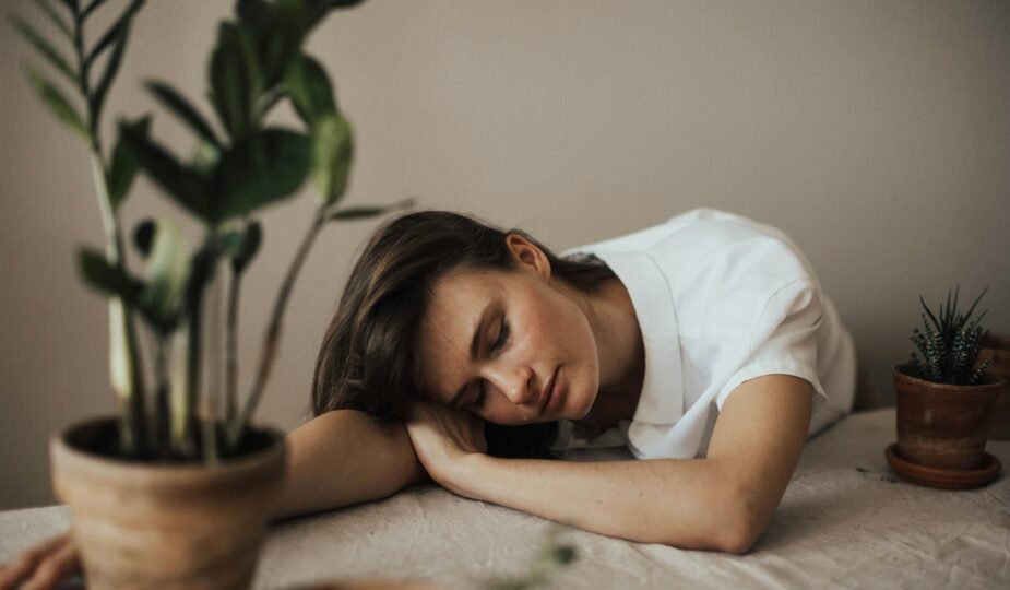 pexels valeria ushakova 603898 3094210 persona stanca