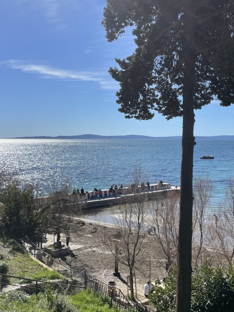 Svjetlo koje liječi: zašto je izlazak važan za njegovatelja i osobu o kojoj skrbi primavera 4